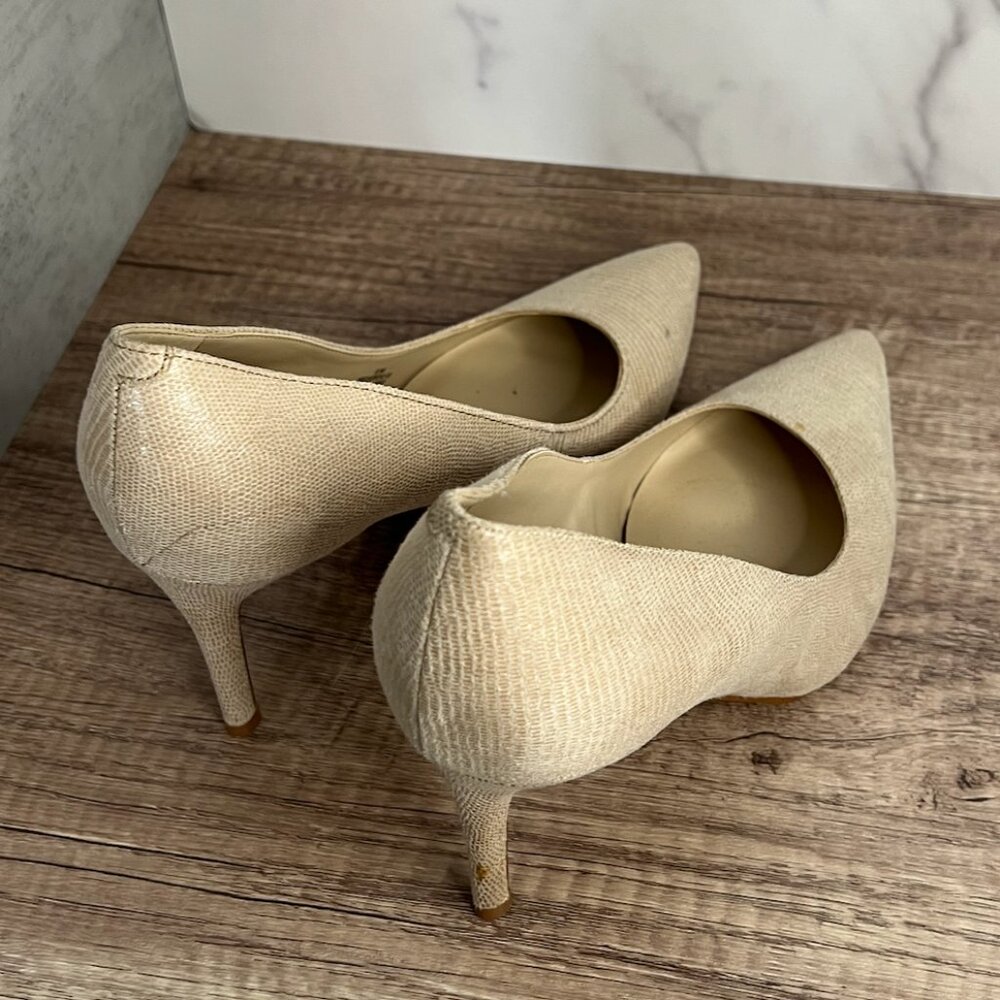 Marc Fisher Textured Pump Heel - Picture 9 of 9